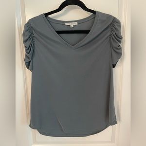 Green Envelope Extremely Soft Gray Short Sleeve Puffy Arm Top Size Large